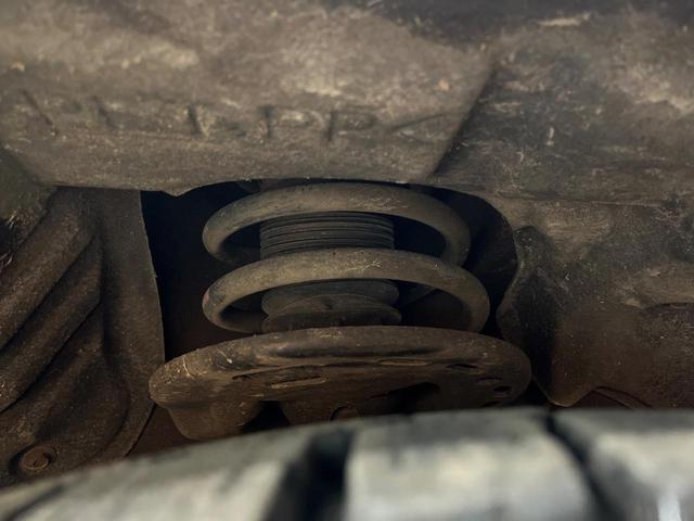 ＲＸ ＲＸ２００ｔ　Ｆスポーツ　４ＷＤ　パノラマサンルーフ　ＴＲＤエアロ　１２．３型純正ナビ　全周囲カメラ　衝突被害軽減システム　レーダークルーズ　禁煙車　電動リアゲート　革シート　シートエアコン　パワーシート　三眼ＬＥＤヘッド（34枚目）