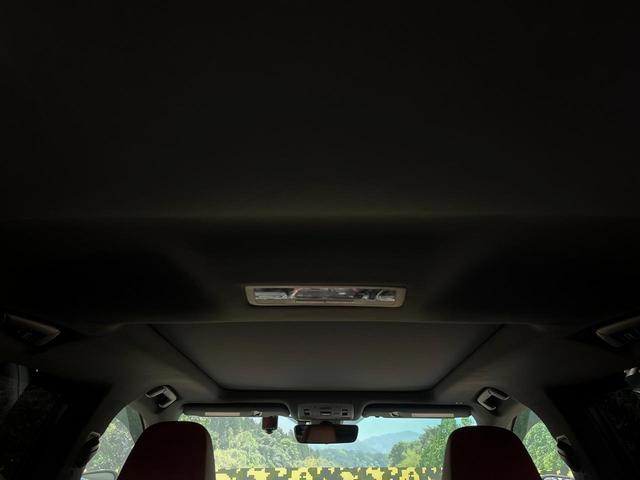 ＲＸ ＲＸ２００ｔ　Ｆスポーツ　４ＷＤ　パノラマサンルーフ　ＴＲＤエアロ　１２．３型純正ナビ　全周囲カメラ　衝突被害軽減システム　レーダークルーズ　禁煙車　電動リアゲート　革シート　シートエアコン　パワーシート　三眼ＬＥＤヘッド（35枚目）