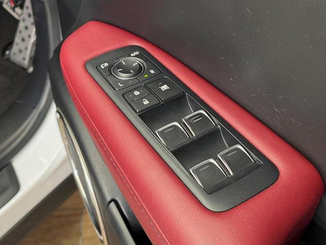 ＲＸ ＲＸ２００ｔ　Ｆスポーツ　４ＷＤ　パノラマサンルーフ　ＴＲＤエアロ　１２．３型純正ナビ　全周囲カメラ　衝突被害軽減システム　レーダークルーズ　禁煙車　電動リアゲート　革シート　シートエアコン　パワーシート　三眼ＬＥＤヘッド（47枚目）