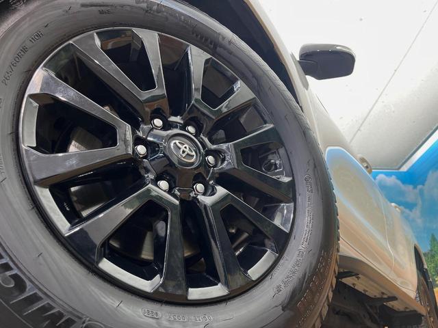 ランドクルーザープラド ＴＸ　Ｌパッケージ　７０ｔｈアニバーサリーリミテッド　サンルーフ　寒冷地仕様　７人乗り　１０型ナビ　ルーフレール　レーダークルーズ　茶革シート　シートベンチレーション　バックカメラ　クリアランスソナー　ＬＥＤヘッドライト　純正１８インチアルミ　ＥＴＣ（13枚目）