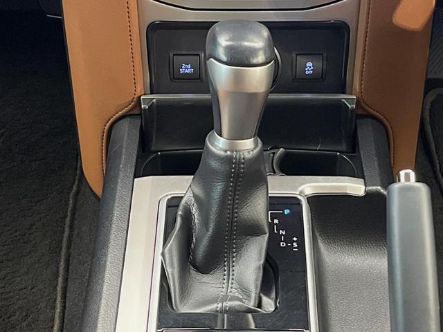 ランドクルーザープラド ＴＸ　Ｌパッケージ　７０ｔｈアニバーサリーリミテッド　サンルーフ　寒冷地仕様　７人乗り　１０型ナビ　ルーフレール　レーダークルーズ　茶革シート　シートベンチレーション　バックカメラ　クリアランスソナー　ＬＥＤヘッドライト　純正１８インチアルミ　ＥＴＣ（24枚目）