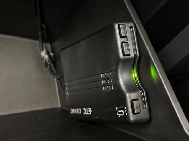 ランドクルーザープラド ＴＸ　Ｌパッケージ　７０ｔｈアニバーサリーリミテッド　サンルーフ　寒冷地仕様　７人乗り　１０型ナビ　ルーフレール　レーダークルーズ　茶革シート　シートベンチレーション　バックカメラ　クリアランスソナー　ＬＥＤヘッドライト　純正１８インチアルミ　ＥＴＣ（34枚目）