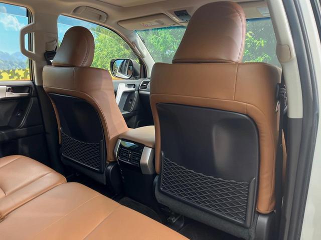 ランドクルーザープラド ＴＸ　Ｌパッケージ　７０ｔｈアニバーサリーリミテッド　サンルーフ　寒冷地仕様　７人乗り　１０型ナビ　ルーフレール　レーダークルーズ　茶革シート　シートベンチレーション　バックカメラ　クリアランスソナー　ＬＥＤヘッドライト　純正１８インチアルミ　ＥＴＣ（41枚目）