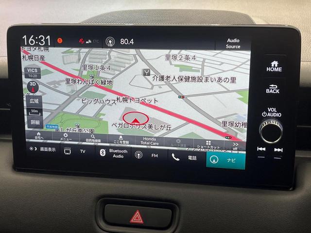 ヴェゼル ｅ：ＨＥＶ　Ｚ　４ＷＤ　禁煙車　９型ホンダコネクトディスプレイ　全周囲カメラ　プレミアムオーディオ　ホンダセンシング　寒冷地仕様　ハンズフリーパワーバックドア　ステアリングヒーター　シートヒーター　ＥＴＣ（3枚目）