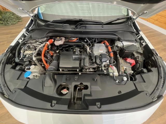ヴェゼル ｅ：ＨＥＶ　Ｚ　４ＷＤ　禁煙車　９型ホンダコネクトディスプレイ　全周囲カメラ　プレミアムオーディオ　ホンダセンシング　寒冷地仕様　ハンズフリーパワーバックドア　ステアリングヒーター　シートヒーター　ＥＴＣ（18枚目）
