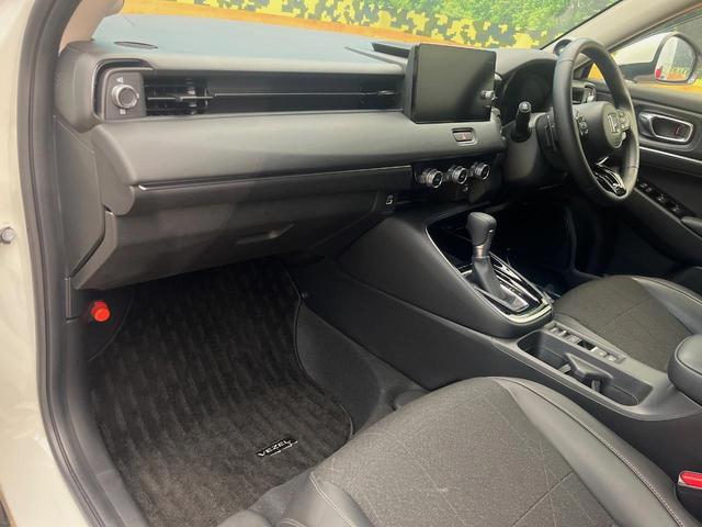 ヴェゼル ｅ：ＨＥＶ　Ｚ　４ＷＤ　禁煙車　９型ホンダコネクトディスプレイ　全周囲カメラ　プレミアムオーディオ　ホンダセンシング　寒冷地仕様　ハンズフリーパワーバックドア　ステアリングヒーター　シートヒーター　ＥＴＣ（27枚目）