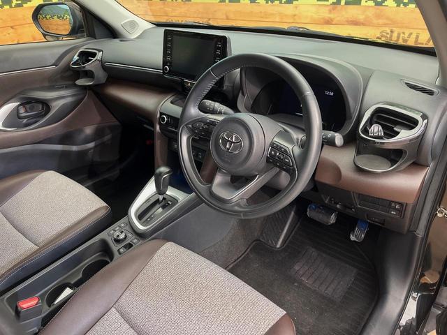 ヤリスクロス ハイブリッドZ 4WD 8型ディスプレイオーディオ シートヒーター 禁煙車 パワーシート レーダークルーズコントロール オートマチックハイビーム バックカメラ ETC オートライト LEDヘッドライト ブラウン内装(10枚目)