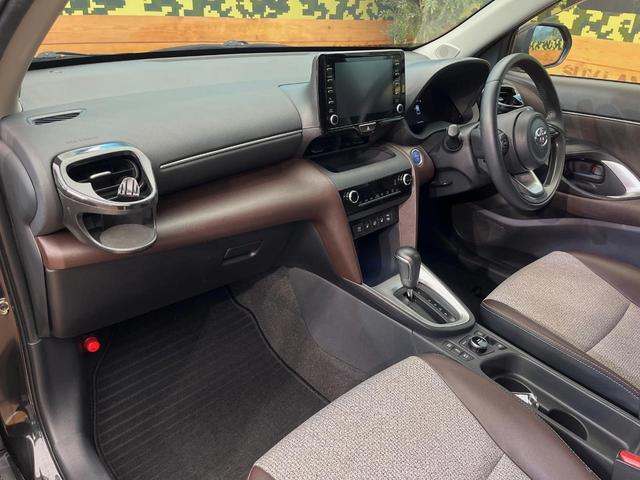 ヤリスクロス ハイブリッドZ 4WD 8型ディスプレイオーディオ シートヒーター 禁煙車 パワーシート レーダークルーズコントロール オートマチックハイビーム バックカメラ ETC オートライト LEDヘッドライト ブラウン内装(30枚目)
