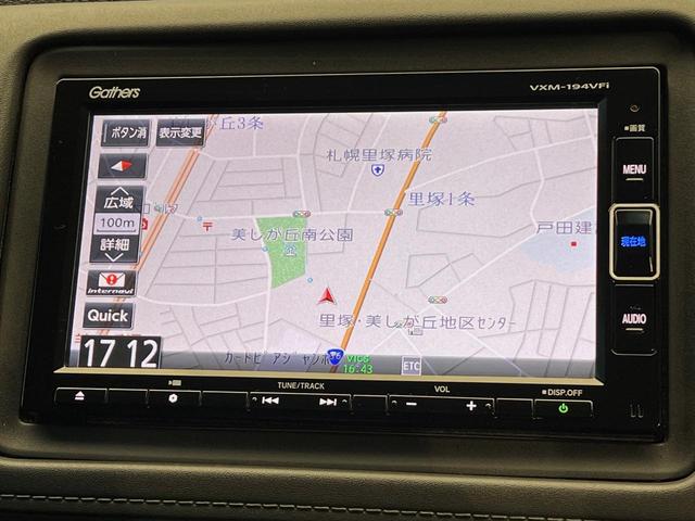 ヴェゼル ハイブリッドＸ・ホンダセンシング　４ＷＤ　禁煙車　ホンダセンシング　純正ナビ　寒冷地仕様　アダプティブクルーズコントロール　シートヒーター　ＥＴＣ　バックカメラ　純正１６インチアルミホイール　純正革巻きステアリング（3枚目）