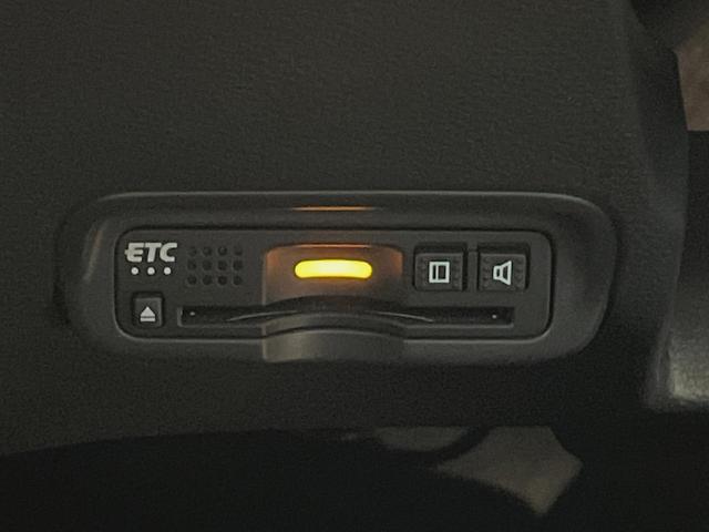 ヴェゼル ハイブリッドＸ・ホンダセンシング　４ＷＤ　禁煙車　ホンダセンシング　純正ナビ　寒冷地仕様　アダプティブクルーズコントロール　シートヒーター　ＥＴＣ　バックカメラ　純正１６インチアルミホイール　純正革巻きステアリング（8枚目）