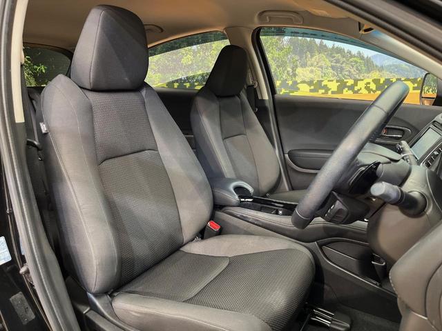 ヴェゼル ハイブリッドＸ・ホンダセンシング　４ＷＤ　禁煙車　ホンダセンシング　純正ナビ　寒冷地仕様　アダプティブクルーズコントロール　シートヒーター　ＥＴＣ　バックカメラ　純正１６インチアルミホイール　純正革巻きステアリング（9枚目）