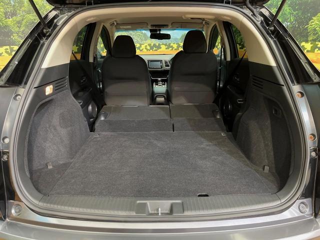 ヴェゼル ハイブリッドＸ・ホンダセンシング　４ＷＤ　禁煙車　ホンダセンシング　純正ナビ　寒冷地仕様　アダプティブクルーズコントロール　シートヒーター　ＥＴＣ　バックカメラ　純正１６インチアルミホイール　純正革巻きステアリング（11枚目）