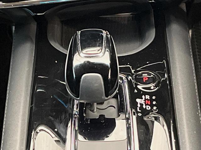 ヴェゼル ハイブリッドＸ・ホンダセンシング　４ＷＤ　禁煙車　ホンダセンシング　純正ナビ　寒冷地仕様　アダプティブクルーズコントロール　シートヒーター　ＥＴＣ　バックカメラ　純正１６インチアルミホイール　純正革巻きステアリング（25枚目）