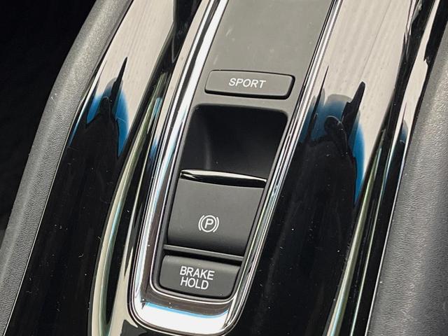 ヴェゼル ハイブリッドＸ・ホンダセンシング　４ＷＤ　禁煙車　ホンダセンシング　純正ナビ　寒冷地仕様　アダプティブクルーズコントロール　シートヒーター　ＥＴＣ　バックカメラ　純正１６インチアルミホイール　純正革巻きステアリング（26枚目）