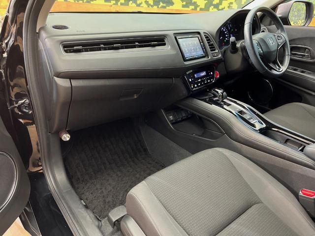 ヴェゼル ハイブリッドＸ・ホンダセンシング　４ＷＤ　禁煙車　ホンダセンシング　純正ナビ　寒冷地仕様　アダプティブクルーズコントロール　シートヒーター　ＥＴＣ　バックカメラ　純正１６インチアルミホイール　純正革巻きステアリング（30枚目）