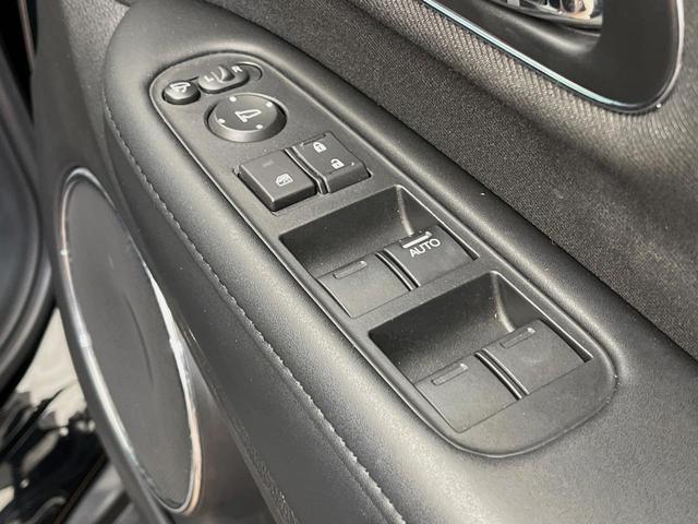 ヴェゼル ハイブリッドＸ・ホンダセンシング　４ＷＤ　禁煙車　ホンダセンシング　純正ナビ　寒冷地仕様　アダプティブクルーズコントロール　シートヒーター　ＥＴＣ　バックカメラ　純正１６インチアルミホイール　純正革巻きステアリング（39枚目）