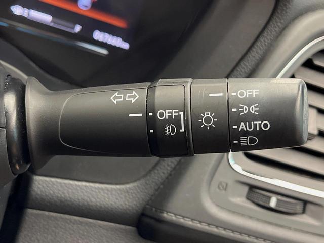 ヴェゼル ハイブリッドＸ・ホンダセンシング　４ＷＤ　禁煙車　ホンダセンシング　純正ナビ　寒冷地仕様　アダプティブクルーズコントロール　シートヒーター　ＥＴＣ　バックカメラ　純正１６インチアルミホイール　純正革巻きステアリング（43枚目）