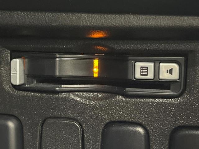 デリカD:5 D パワーパッケージ 8人乗 後席モニター ヨコハマジオランダーオールテレーンタイヤ 両側電動ドア シートヒーター 禁煙車 ETC バックカメラ クルーズコントロール フルセグ HIDヘッドライト オートエアコン(7枚目)