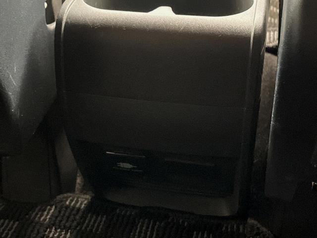 デリカD:5 D パワーパッケージ 8人乗 後席モニター ヨコハマジオランダーオールテレーンタイヤ 両側電動ドア シートヒーター 禁煙車 ETC バックカメラ クルーズコントロール フルセグ HIDヘッドライト オートエアコン(34枚目)