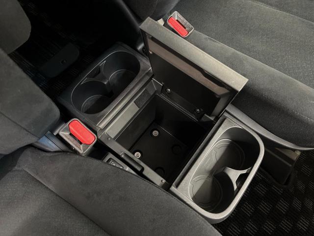 デリカD:5 D パワーパッケージ 8人乗 後席モニター ヨコハマジオランダーオールテレーンタイヤ 両側電動ドア シートヒーター 禁煙車 ETC バックカメラ クルーズコントロール フルセグ HIDヘッドライト オートエアコン(35枚目)