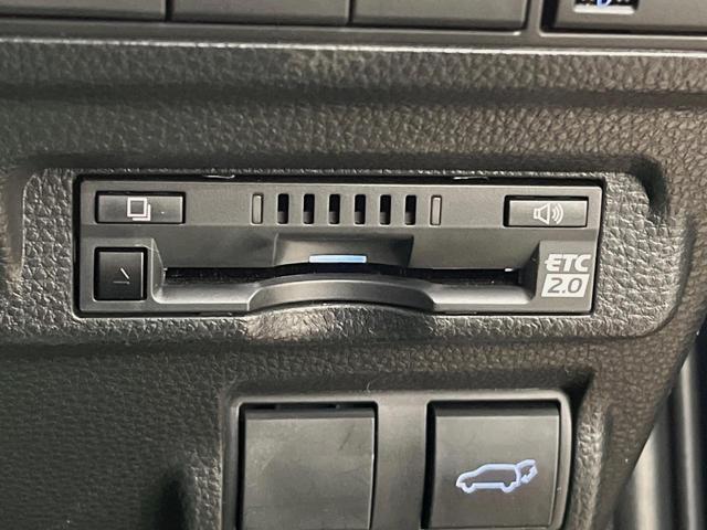 カローラクロス ハイブリッド　Ｚ　４ＷＤ　９インチディスプレイオーディオ　全周囲カメラ　レーダークルーズコントロール　オートハイビーム　シートヒーター　ハンズフリーパワーバックドア　パワーシート　ＥＴＣ　ＬＥＤヘッドライト（8枚目）