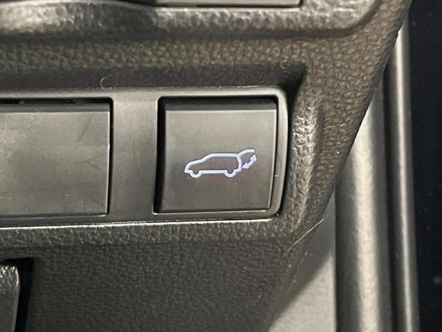 カローラクロス ハイブリッド　Ｚ　４ＷＤ　９インチディスプレイオーディオ　全周囲カメラ　レーダークルーズコントロール　オートハイビーム　シートヒーター　ハンズフリーパワーバックドア　パワーシート　ＥＴＣ　ＬＥＤヘッドライト（9枚目）