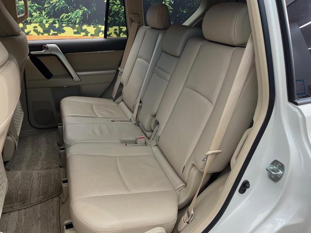 ランドクルーザープラド ＴＸ　Ｌパッケージ　サンルーフ　寒冷地仕様　７人乗り　ＴＲＤエアロ　純正９型ディスプレイオーディオ　全周囲カメラ　ルーフレール　デジタルインナーミラー　ブラインドスポットモニター　純正１９インチアルミホイール　ＥＴＣ（41枚目）