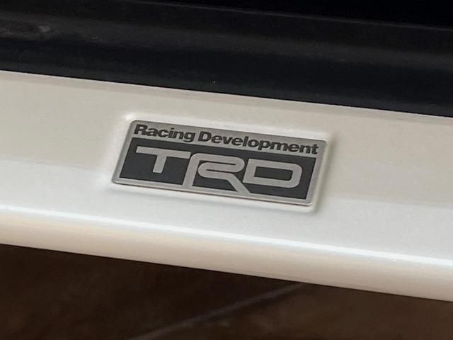 ランドクルーザープラド ＴＸ　Ｌパッケージ　サンルーフ　寒冷地仕様　７人乗り　ＴＲＤエアロ　純正９型ディスプレイオーディオ　全周囲カメラ　ルーフレール　デジタルインナーミラー　ブラインドスポットモニター　純正１９インチアルミホイール　ＥＴＣ（64枚目）