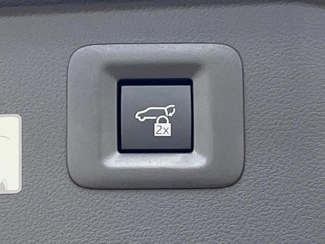 アルファード Ｚ　４ＷＤ　禁煙車　寒冷地仕様　純正１４型ナビ　全周囲カメラ　１３．２型フリップダウン　左右独立ムーンルーフ　デジタルインナーミラー　シートベンチレーション　ステアリングヒーター　パワーバックドア　ＥＴＣ（7枚目）