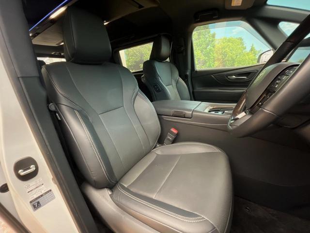 アルファード Ｚ　４ＷＤ　禁煙車　寒冷地仕様　純正１４型ナビ　全周囲カメラ　１３．２型フリップダウン　左右独立ムーンルーフ　デジタルインナーミラー　シートベンチレーション　ステアリングヒーター　パワーバックドア　ＥＴＣ（10枚目）