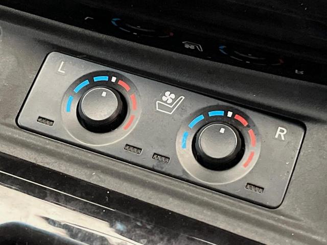 ヴェルファイアハイブリッド ＺＲ　Ｇエディション　４ＷＤ　フリップダウン　純正９型ナビ　両側電動スライドドア　シートエアコン　メモリーシート　パワーバックドア　ＣＤ／ＤＶＤデッキ　セーフティセンス　レーダークルーズ　三眼ＬＥＤヘッド（7枚目）