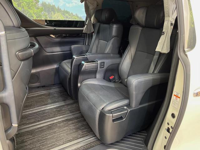 ヴェルファイアハイブリッド ＺＲ　Ｇエディション　４ＷＤ　フリップダウン　純正９型ナビ　両側電動スライドドア　シートエアコン　メモリーシート　パワーバックドア　ＣＤ／ＤＶＤデッキ　セーフティセンス　レーダークルーズ　三眼ＬＥＤヘッド（29枚目）