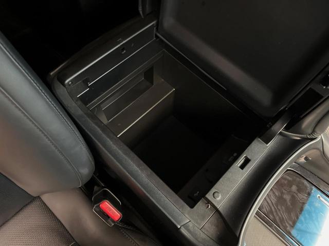 ヴェルファイアハイブリッド ＺＲ　Ｇエディション　４ＷＤ　フリップダウン　純正９型ナビ　両側電動スライドドア　シートエアコン　メモリーシート　パワーバックドア　ＣＤ／ＤＶＤデッキ　セーフティセンス　レーダークルーズ　三眼ＬＥＤヘッド（70枚目）