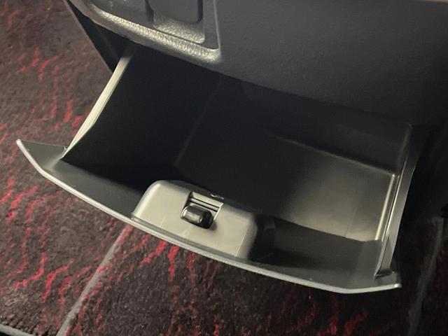 ヴェルファイア ２．４Ｚ　ゴールデンアイズ　４ＷＤ　フリップダウンモニター　ＢＩＧーＸ９インチナビ　両側電動スライドドア　パワーバックドア　クルーズコントロール　ＥＴＣ　ＨＩＤヘッドライト　ウッドコンビハンドル（40枚目）