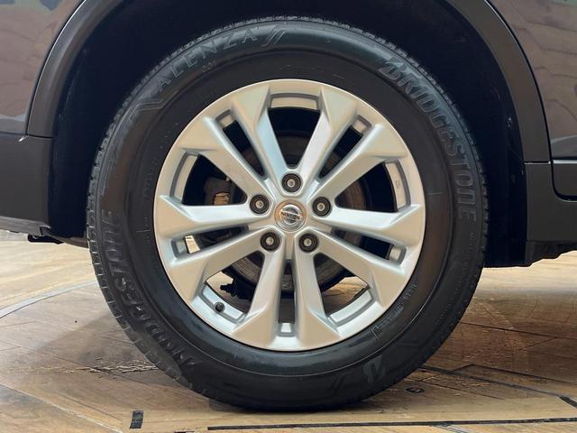 エクストレイル ２０Ｘ　ハイブリッド　エマージェンシーブレーキＰ　４ＷＤ　純正ナビ　シートヒーター　電動リアゲート　デュアルエアコン　ＬＥＤヘッドライト　オートライト　スマートキー　ＥＴＣ　純正１７インチアルミホイール（25枚目）