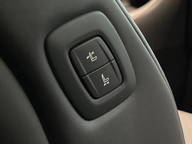 ヴェルファイアハイブリッド Ｚ　プレミア　４ＷＤ　後席モニター　左右独立ムーンルーフ　１４型ディスプレイオーディオ　シートベンチレーション　全周囲カメラ　デジタルインナーミラー　禁煙車　３眼ＬＥＤヘッドライト　ブラインドスポットモニター（8枚目）