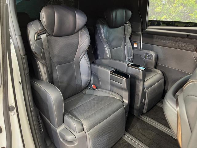 ヴェルファイアハイブリッド Ｚ　プレミア　４ＷＤ　後席モニター　左右独立ムーンルーフ　１４型ディスプレイオーディオ　シートベンチレーション　全周囲カメラ　デジタルインナーミラー　禁煙車　３眼ＬＥＤヘッドライト　ブラインドスポットモニター（12枚目）