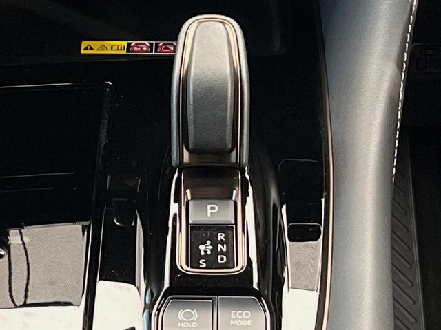 ヴェルファイアハイブリッド Ｚ　プレミア　４ＷＤ　後席モニター　左右独立ムーンルーフ　１４型ディスプレイオーディオ　シートベンチレーション　全周囲カメラ　デジタルインナーミラー　禁煙車　３眼ＬＥＤヘッドライト　ブラインドスポットモニター（29枚目）