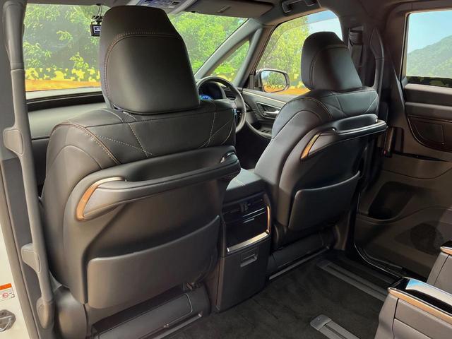 ヴェルファイアハイブリッド Ｚ　プレミア　４ＷＤ　後席モニター　左右独立ムーンルーフ　１４型ディスプレイオーディオ　シートベンチレーション　全周囲カメラ　デジタルインナーミラー　禁煙車　３眼ＬＥＤヘッドライト　ブラインドスポットモニター（56枚目）