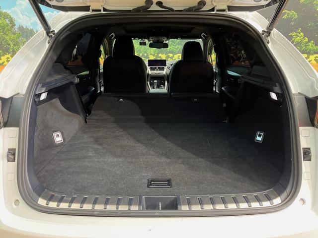 ���i�̂���������ʋ΁A���}���ɏ\���ȉ׎��X�y�[�X���m�ۂ��Ă���܂��B�Z�J���h�V�[�g��|���ƁA�傫�ȉו��̐ύڂ��\�ł���