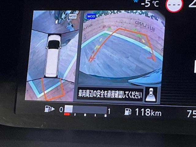 セレナ ハイウェイスター　ＶセレクションＩＩ　４ＷＤ　禁煙車　ＳＤナビ　後席モニター　全周囲カメラ　衝突軽減装置　リアオートエアコン　両側電動スライドドア　クルーズコントロール　ＥＴＣ　純正１５インチアルミホイール　純正革巻きステアリング（4枚目）