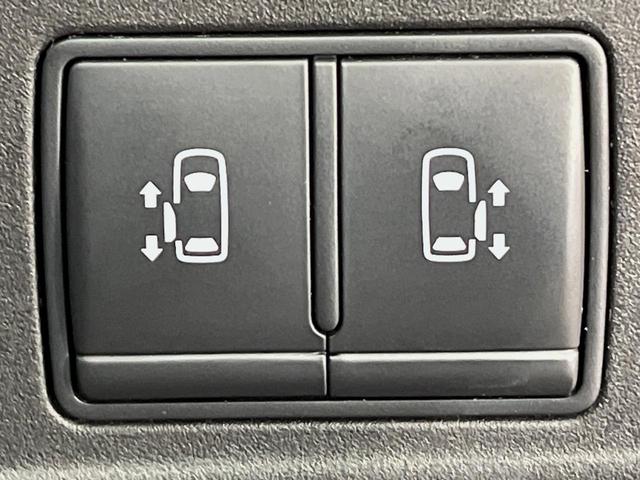 セレナ ハイウェイスター　ＶセレクションＩＩ　４ＷＤ　禁煙車　ＳＤナビ　後席モニター　全周囲カメラ　衝突軽減装置　リアオートエアコン　両側電動スライドドア　クルーズコントロール　ＥＴＣ　純正１５インチアルミホイール　純正革巻きステアリング（5枚目）