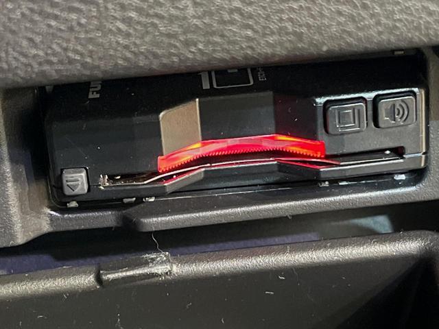 セレナ ハイウェイスター　ＶセレクションＩＩ　４ＷＤ　禁煙車　ＳＤナビ　後席モニター　全周囲カメラ　衝突軽減装置　リアオートエアコン　両側電動スライドドア　クルーズコントロール　ＥＴＣ　純正１５インチアルミホイール　純正革巻きステアリング（8枚目）