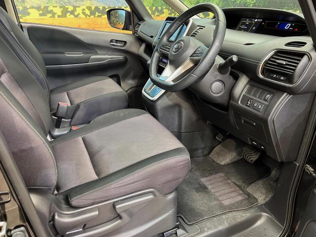 セレナ ハイウェイスター　ＶセレクションＩＩ　４ＷＤ　禁煙車　ＳＤナビ　後席モニター　全周囲カメラ　衝突軽減装置　リアオートエアコン　両側電動スライドドア　クルーズコントロール　ＥＴＣ　純正１５インチアルミホイール　純正革巻きステアリング（9枚目）