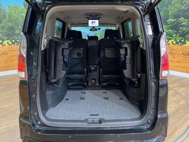 セレナ ハイウェイスター　ＶセレクションＩＩ　４ＷＤ　禁煙車　ＳＤナビ　後席モニター　全周囲カメラ　衝突軽減装置　リアオートエアコン　両側電動スライドドア　クルーズコントロール　ＥＴＣ　純正１５インチアルミホイール　純正革巻きステアリング（12枚目）