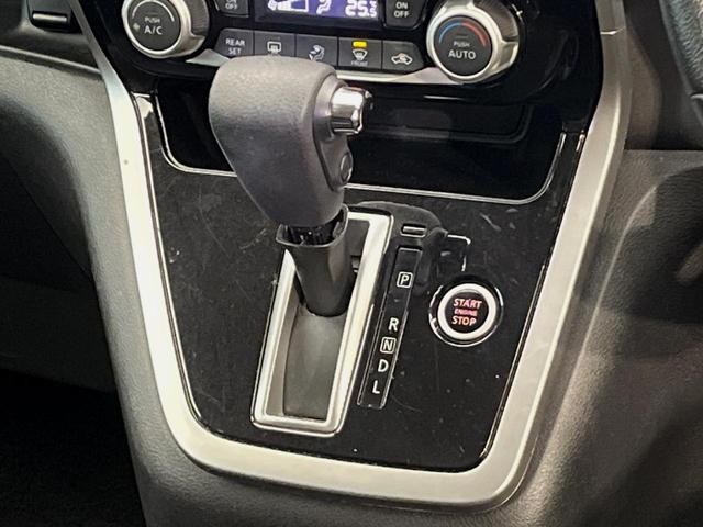 セレナ ハイウェイスター　ＶセレクションＩＩ　４ＷＤ　禁煙車　ＳＤナビ　後席モニター　全周囲カメラ　衝突軽減装置　リアオートエアコン　両側電動スライドドア　クルーズコントロール　ＥＴＣ　純正１５インチアルミホイール　純正革巻きステアリング（25枚目）