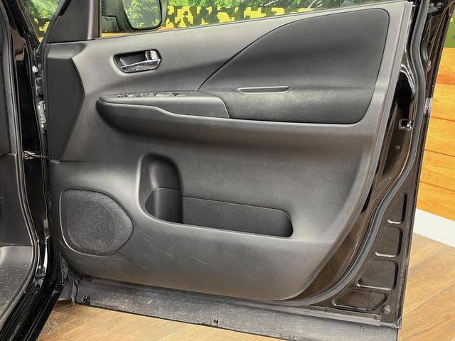 セレナ ハイウェイスター　ＶセレクションＩＩ　４ＷＤ　禁煙車　ＳＤナビ　後席モニター　全周囲カメラ　衝突軽減装置　リアオートエアコン　両側電動スライドドア　クルーズコントロール　ＥＴＣ　純正１５インチアルミホイール　純正革巻きステアリング（49枚目）