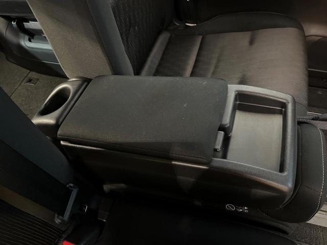 セレナ ハイウェイスター　ＶセレクションＩＩ　４ＷＤ　禁煙車　ＳＤナビ　後席モニター　全周囲カメラ　衝突軽減装置　リアオートエアコン　両側電動スライドドア　クルーズコントロール　ＥＴＣ　純正１５インチアルミホイール　純正革巻きステアリング（52枚目）