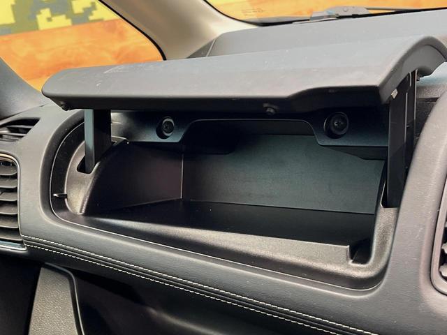 セレナ ハイウェイスター　ＶセレクションＩＩ　４ＷＤ　禁煙車　ＳＤナビ　後席モニター　全周囲カメラ　衝突軽減装置　リアオートエアコン　両側電動スライドドア　クルーズコントロール　ＥＴＣ　純正１５インチアルミホイール　純正革巻きステアリング（57枚目）