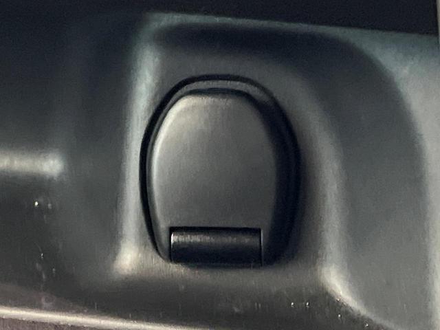 セレナ ハイウェイスター　ＶセレクションＩＩ　４ＷＤ　禁煙車　ＳＤナビ　後席モニター　全周囲カメラ　衝突軽減装置　リアオートエアコン　両側電動スライドドア　クルーズコントロール　ＥＴＣ　純正１５インチアルミホイール　純正革巻きステアリング（59枚目）